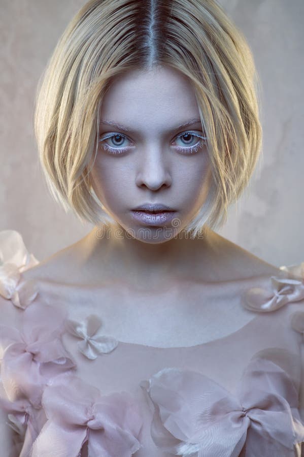 Conceptenportret van vreemde vrouw royalty-vrije stock fotografie Conceptenportret van vreemde vrouw royalty-vrije stock fotografie