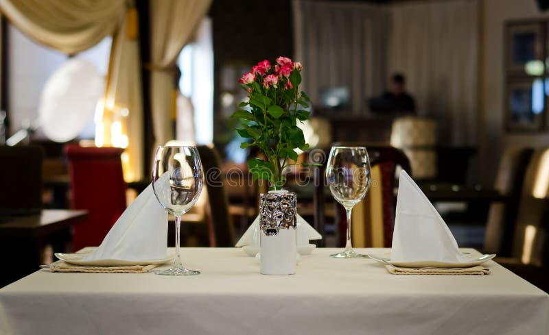 Conception d'arrangement de table pour deux personnes photos stock Conception d'arrangement de table pour deux personnes photos stock