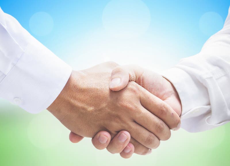 Concepto cooperativo internacional del día: Apretón de manos de las personas del negocio junto pacífico foto de archivo libre de regalías Concepto cooperativo internacional del día: Apretón de manos de las personas del negocio junto pacífico foto de archivo libre de regalías
