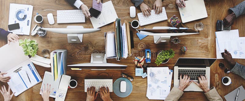 Concepto de la reunión de reflexión de la comunicación del trabajo en equipo del negocio foto de archivo