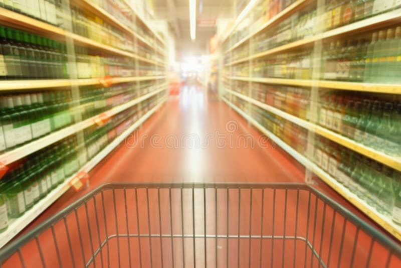 Concepto de las compras en el mercado en la falta de definición de movimiento fotografía de archivo Concepto de las compras en el mercado en la falta de definición de movimiento fotografía de archivo