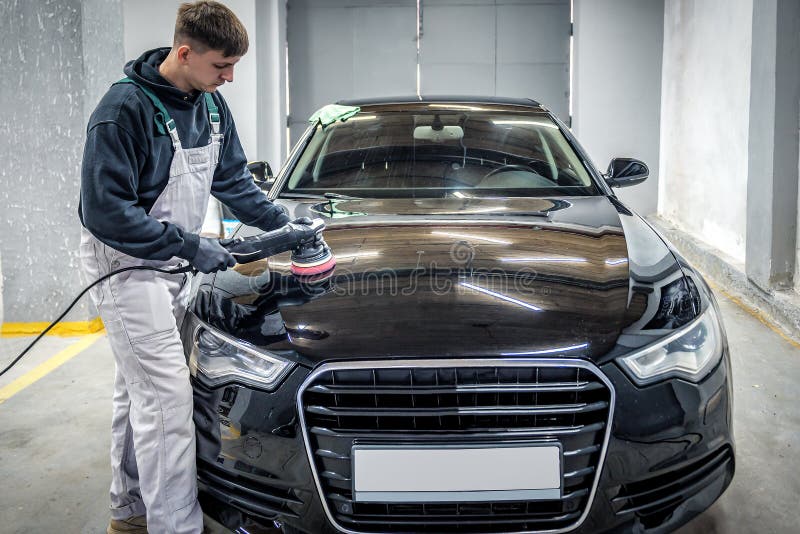 Concepto De Pulimento Y Detalle De Coches. Servicio De Coches