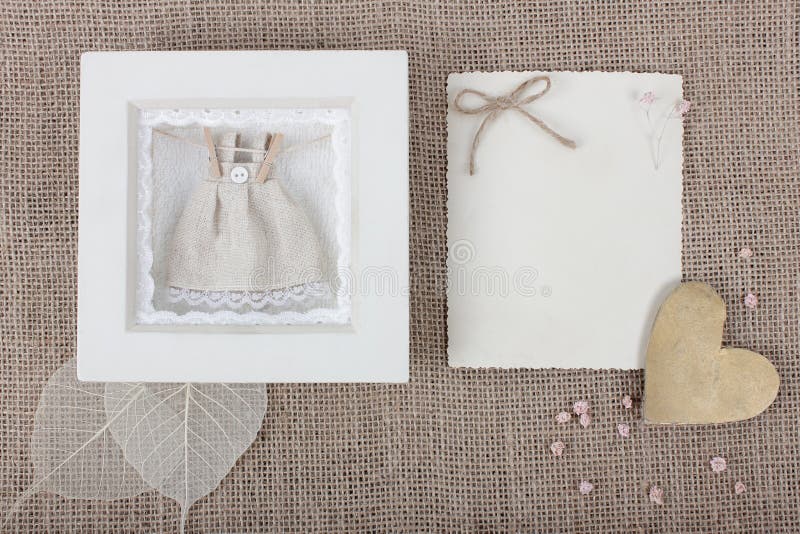 Concepto de tarjeta postal recién nacida para niñas con espacio de copia Concepto de cumpleaños fotografía de archivo libre de regalías Concepto de tarjeta postal recién nacida para niñas con espacio de copia Concepto de cumpleaños fotografía de archivo libre de regalías