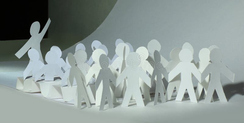 Concepto del asunto un equipo grande de mu?eca de papel imágenes de archivo libres de regalías Concepto del asunto un equipo grande de mu?eca de papel imágenes de archivo libres de regalías