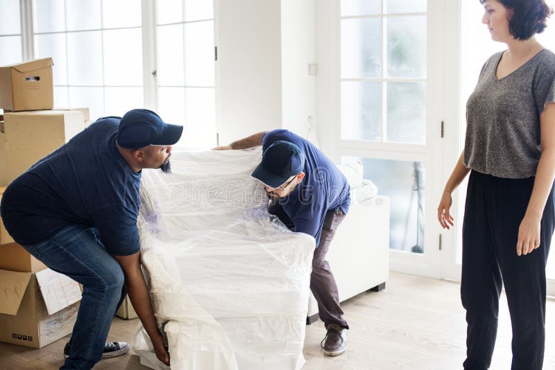 Concepto del servicio de atención al cliente de la entrega de los muebles fotografía de archivo libre de regalías Concepto del servicio de atención al cliente de la entrega de los muebles fotografía de archivo libre de regalías