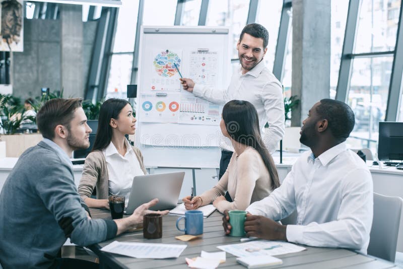 Concepto del trabajo del equipo de la reunión de negocios del grupo de personas imagen de archivo Concepto del trabajo del equipo de la reunión de negocios del grupo de personas imagen de archivo