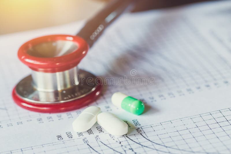 Concepto del tratamiento médico análisis paciente de la diagnosis de la continuación de la carta médica imagen de archivo Concepto del tratamiento médico análisis paciente de la diagnosis de la continuación de la carta médica imagen de archivo