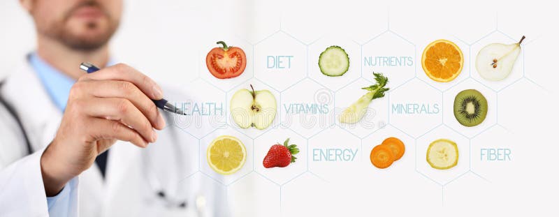 Concepto sano de la comida, mano del doctor del nutricionista que señala la fruta