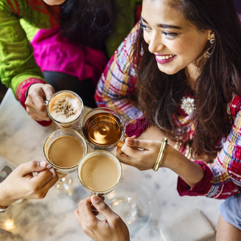 Concetto bevente del tè del caffè della rottura del caffè di etnia indiana immagini stock libere da diritti Concetto bevente del tè del caffè della rottura del caffè di etnia indiana immagini stock libere da diritti