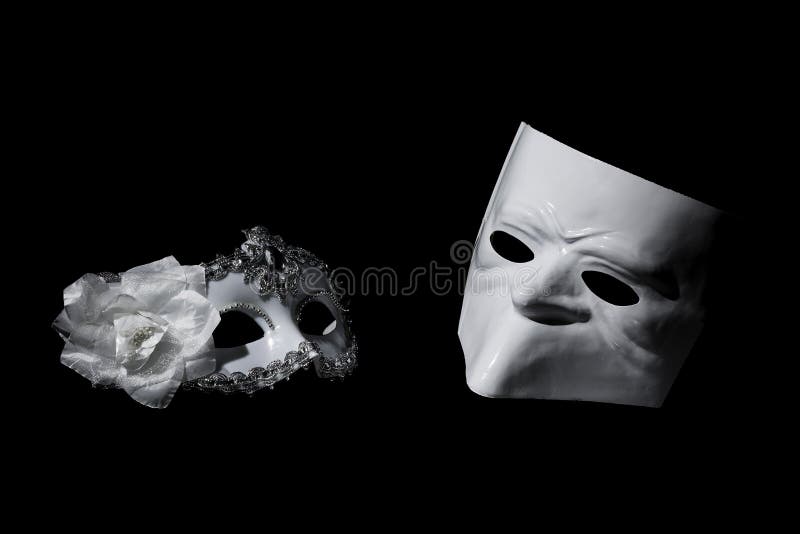 Concetto del teatro con le maschere di Venezia su fondo nero immagine stock libera da diritti Concetto del teatro con le maschere di Venezia su fondo nero immagine stock libera da diritti