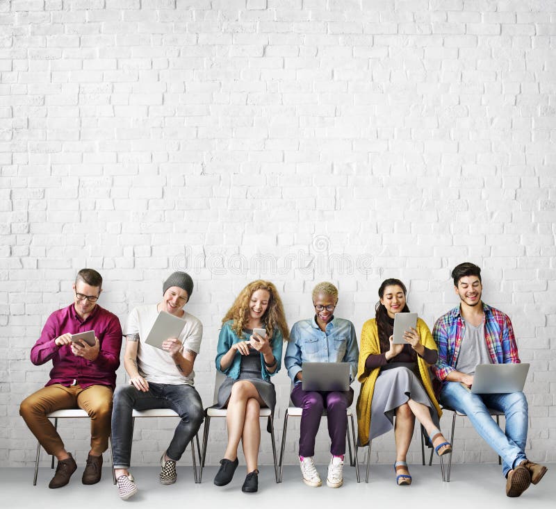 Concetto della comunicazione globale del collegamento degli amici di diversità immagini stock libere da diritti Concetto della comunicazione globale del collegamento degli amici di diversità immagini stock libere da diritti