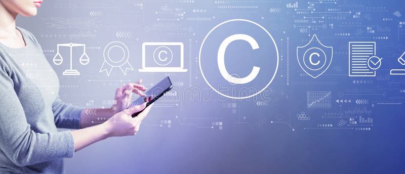 Concetto di diritto d'autore per donna che utilizza una compressa fotografie stock