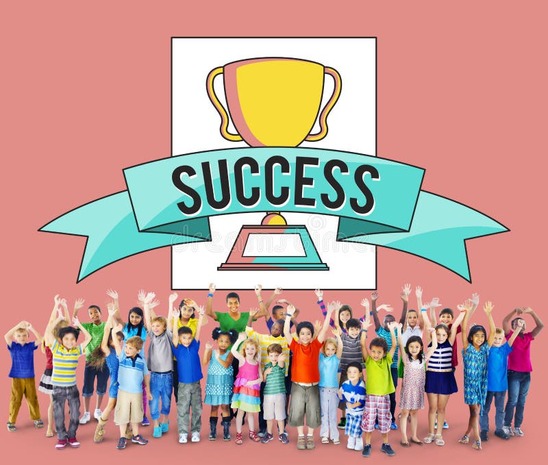 Concetto di realizzazione di successo del premio al successo dei bambini dei bambini fotografie stock libere da diritti Concetto di realizzazione di successo del premio al successo dei bambini dei bambini fotografie stock libere da diritti