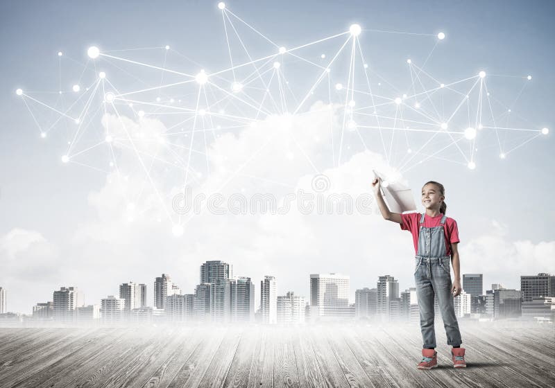Concetto di uso senza fili sociale di Internet e del collegamento per la comunicazione dei bambini fotografia stock Concetto di uso senza fili sociale di Internet e del collegamento per la comunicazione dei bambini fotografia stock