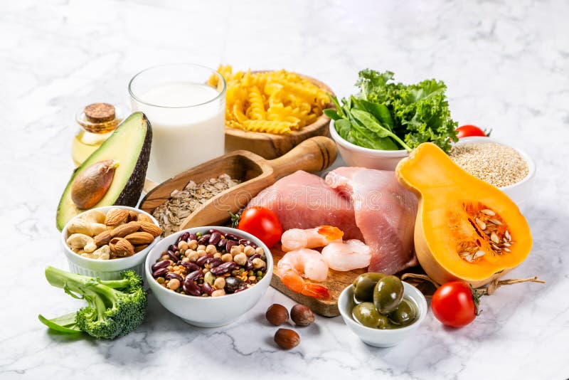 Concetto Mediterraneo di dieta - carne, pesce, frutta e verdure