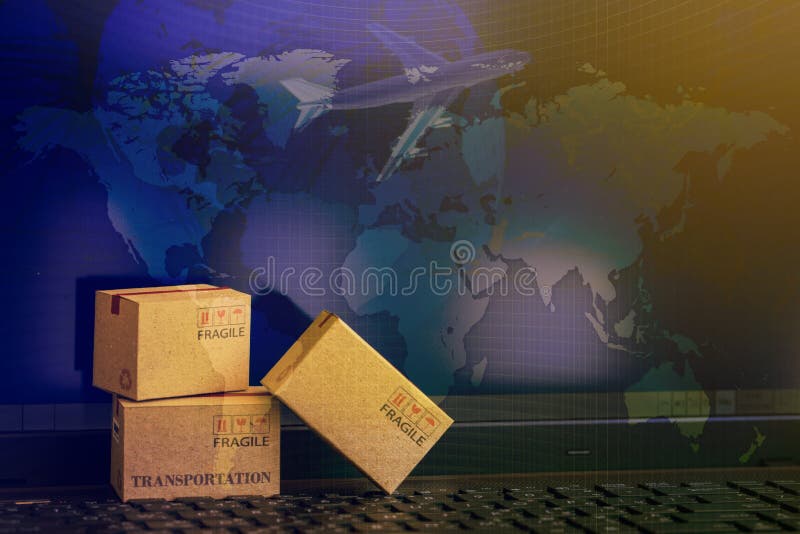 Concetto online di acquisto delle scatole di cartone che ingrassano taccuino K fotografia stock libera da diritti Concetto online di acquisto delle scatole di cartone che ingrassano taccuino K fotografia stock libera da diritti