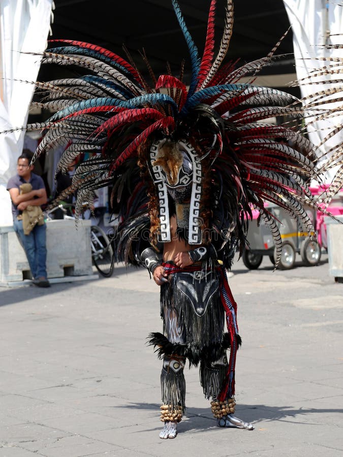 Concheros eller Aztec dansare i Mexico - stad royaltyfri fotografi Concheros eller Aztec dansare i Mexico - stad royaltyfri fotografi