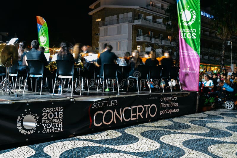 Concierto de la música clásica al aire libre realizado por la orquesta filarmónica portuguesa como parte de la cultura joven de C fotos de archivo Concierto de la música clásica al aire libre realizado por la orquesta filarmónica portuguesa como parte de la cultura joven de C fotos de archivo