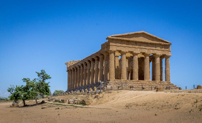 Concordia-Tempel im Tal von Tempeln - Agrigent, Sizilien, Italien lizenzfreie stockfotos Concordia-Tempel im Tal von Tempeln - Agrigent, Sizilien, Italien lizenzfreie stockfotos