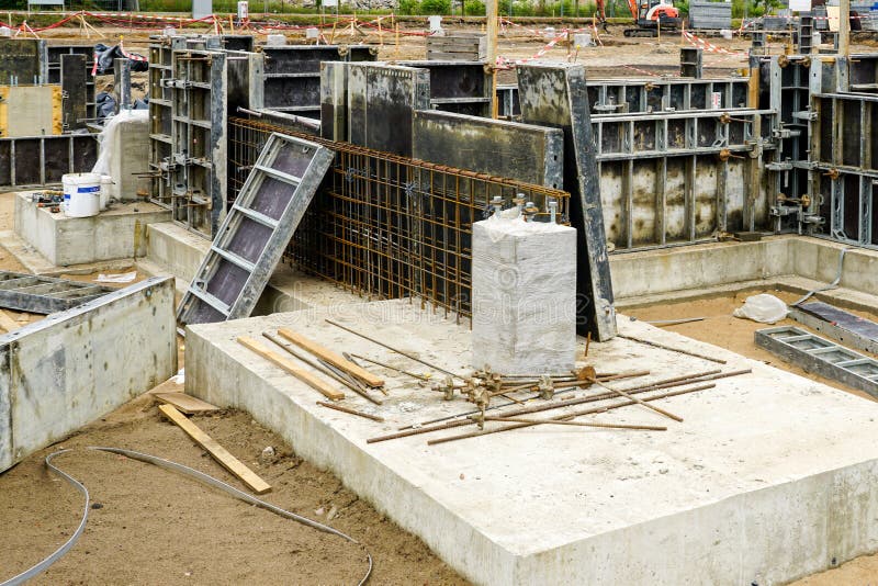 Concrete Footing for Column, Concrete Formwork with a Folding Mechanism