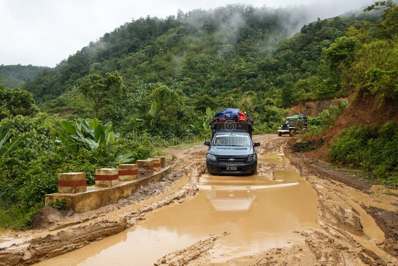 Conducción extrema a través de Chin State, Myanmar foto de archivo