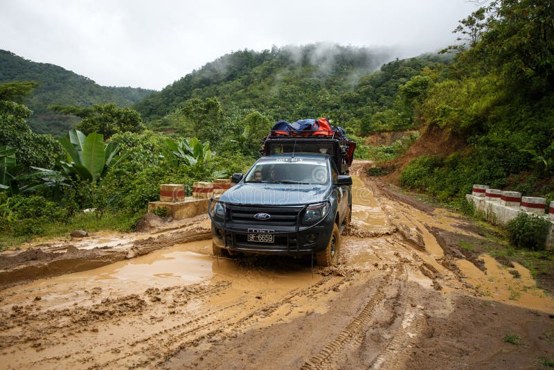 Conducción extrema a través de Chin State, Myanmar foto de archivo libre de regalías