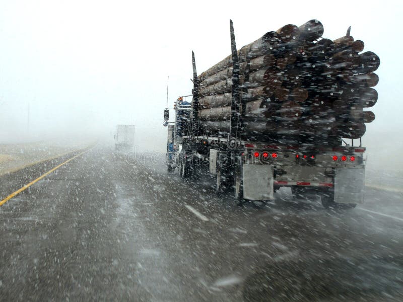 Conduzir em Tempestade de Neve fotografia de stock royalty free