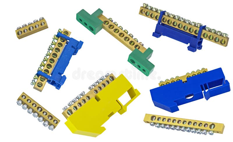 Conector eléctrico o bloques terminales abrazaderas para cables eléctricos  y cables aislados sobre fondo blanco. Conectores diferentes Fotografía de  stock - Alamy