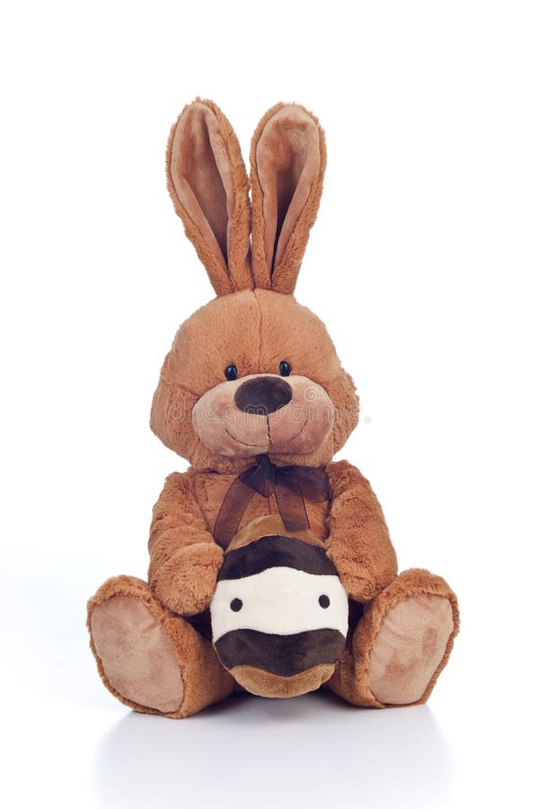 Conejo de Pascua aislado con huevo foto de archivo