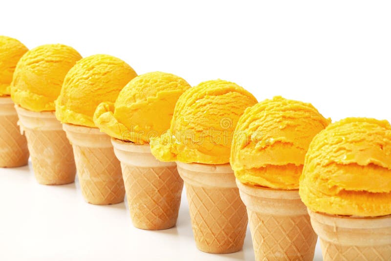 Cones de gelado imagem de stock. Imagem de doce, molho 29196213