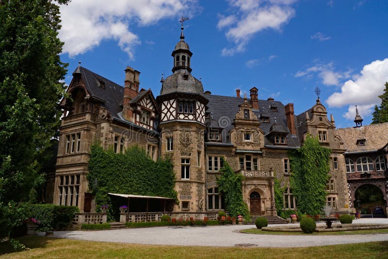 The castle hotel belongs to the University of Giessen, even though it is closer to Marburg in Ebsdorfergrund. The castle hotel belongs to the University of Giessen, even though it is closer to Marburg in Ebsdorfergrund.