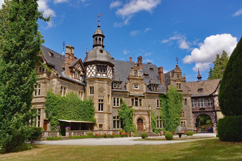 The castle hotel belongs to the University of Giessen, even though it is closer to Marburg in Ebsdorfergrund. The castle hotel belongs to the University of Giessen, even though it is closer to Marburg in Ebsdorfergrund.