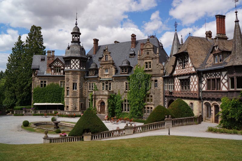 The castle hotel belongs to the University of Giessen, even though it is closer to Marburg in Ebsdorfergrund. The castle hotel belongs to the University of Giessen, even though it is closer to Marburg in Ebsdorfergrund.