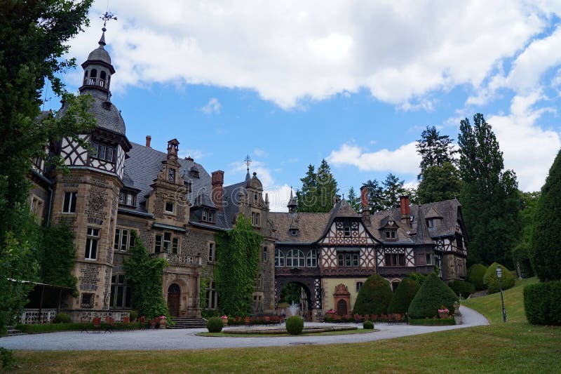 The castle hotel belongs to the University of Giessen, even though it is closer to Marburg in Ebsdorfergrund. The castle hotel belongs to the University of Giessen, even though it is closer to Marburg in Ebsdorfergrund.