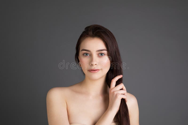 Winst sieraden totaal Confident Good-looking Beautiful Woman with Brunette Hair with Healthy Pure  Skin Stock Photo - Image of care, color: 143937666
