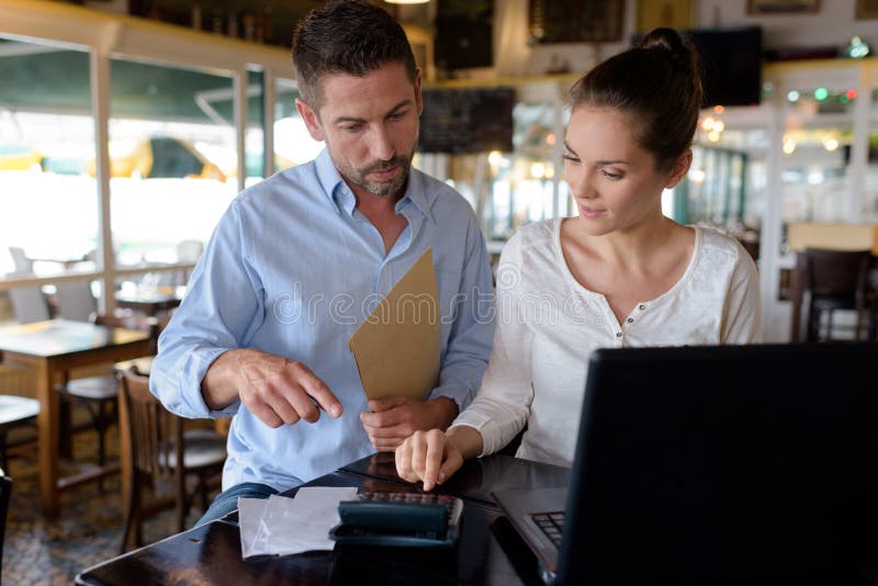 Confident restaurant manager assisting new employee royalty free stock images Confident restaurant manager assisting new employee royalty free stock images