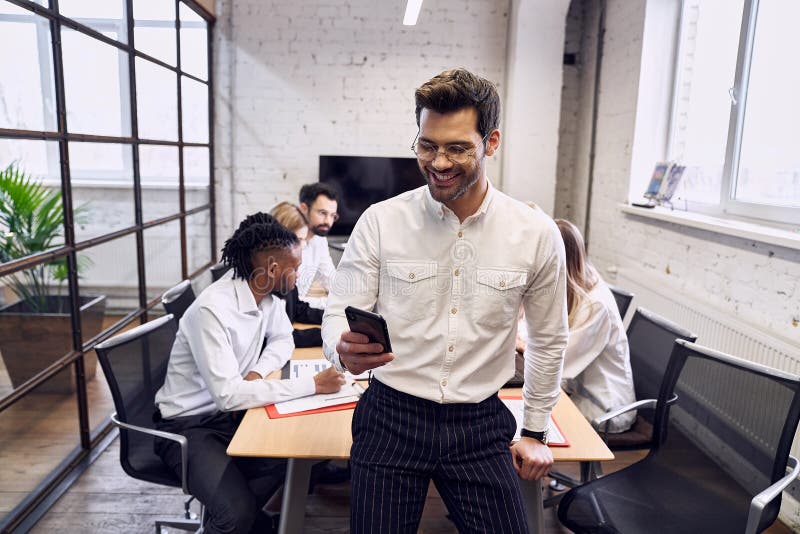 Giving Business Advice. Full Length of Two Young Colleagues in Smart Casual  Wear Discussing Business while Walking through the Stock Photo - Image of  ideas, corridor: 162962514