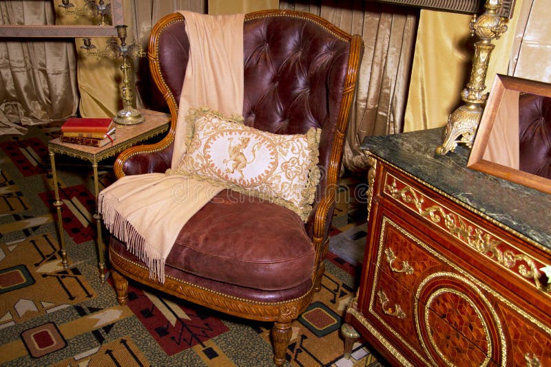 Configuration de commerce au détail de meubles antiques