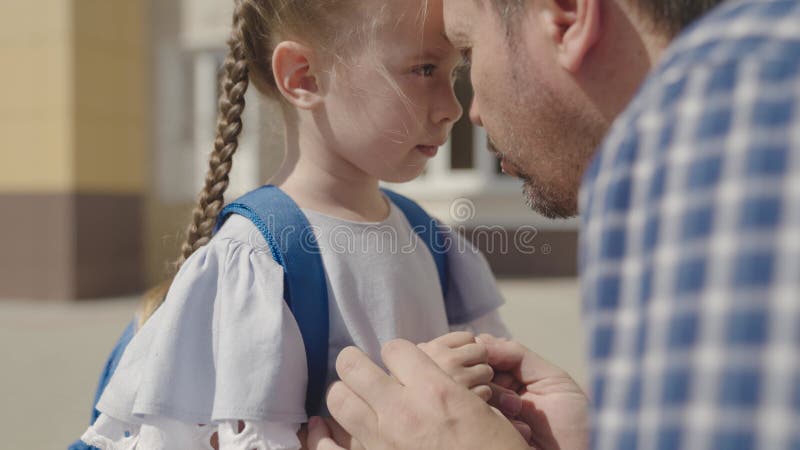 Confutato, il problema dello zaino della figlia di un padre nubile divorziato da un figlio