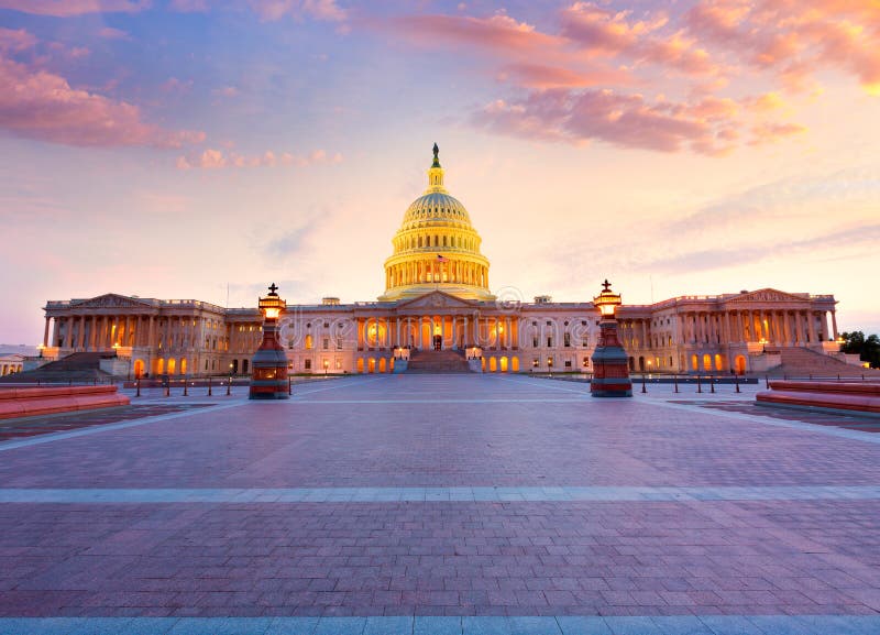 Congresso degli Stati Uniti di tramonto del Washington DC della costruzione del Campidoglio immagine stock libera da diritti Congresso degli Stati Uniti di tramonto del Washington DC della costruzione del Campidoglio immagine stock libera da diritti