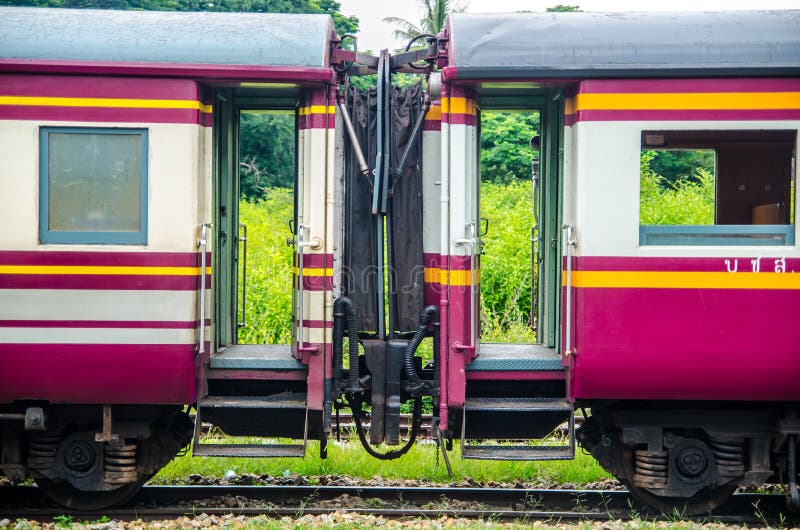 Connecteur Rouillé De Train Photo stock - Image du piston, joint: 34624352