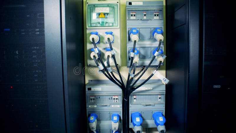 Connection of servers to electricity by plugged-in wires