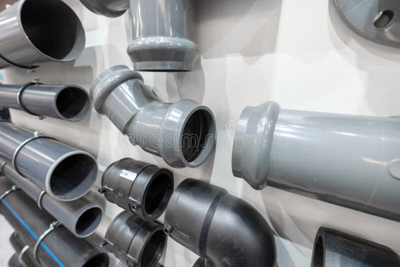 Connettori per il tubo per fognatura di plastica fotografia stock libera da diritti Connettori per il tubo per fognatura di plastica fotografia stock libera da diritti