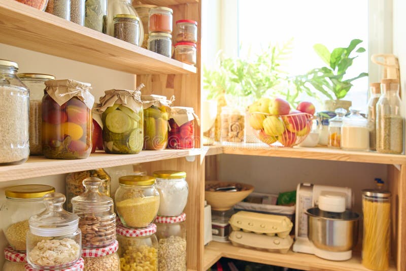 Conservazione Di Alimenti in Cucina Nel Dispensario Fotografia Stock -  Immagine di marinato, culinario: 250365226