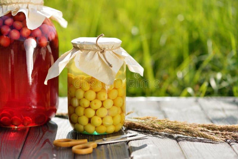 Conserve De Fruits, Compote De Griottes Photo stock Image du sain