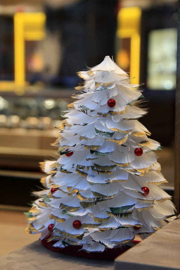 Consideravelmente Pouca árvore De Natal Diz Tudo Sobre O Significado Do  Natal Foto de Stock - Imagem de pouco, vertical: 64068472