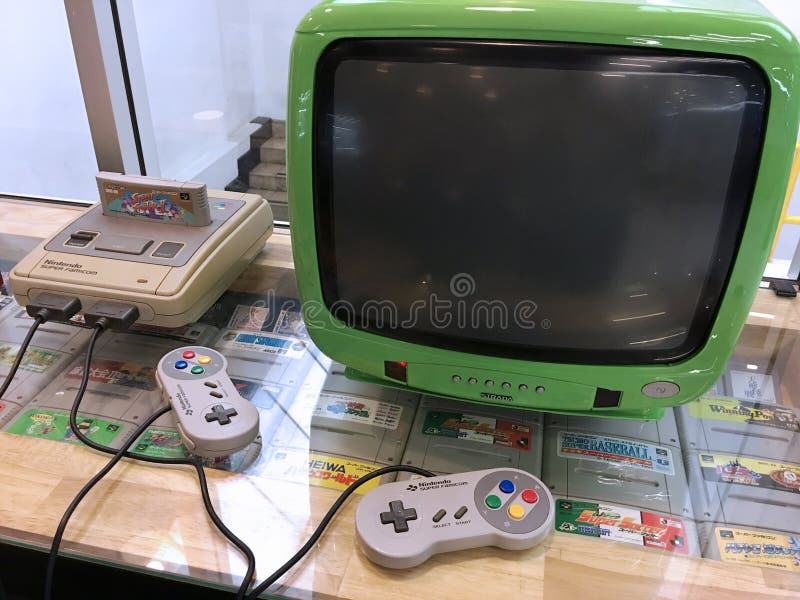 Console super do jogo de vídeo de Nintendo Famicom do vintage fotos de stock royalty free Console super do jogo de vídeo de Nintendo Famicom do vintage fotos de stock royalty free