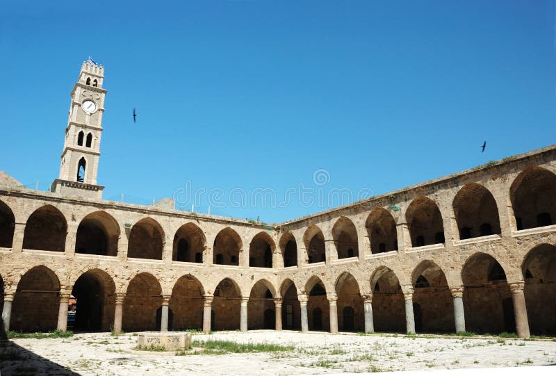 Construction de borne limite de tabouret dans Akko, Israël photographie stock Construction de borne limite de tabouret dans Akko, Israël photographie stock