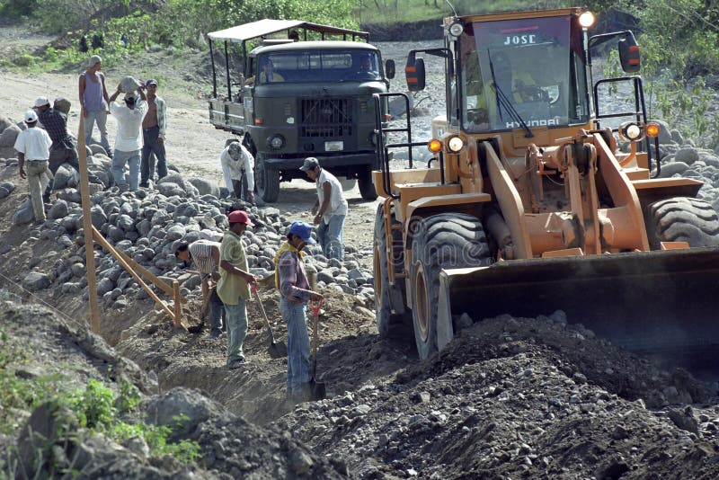 Construction de routes et constructeurs de route au Nicaragua photographie stock Construction de routes et constructeurs de route au Nicaragua photographie stock