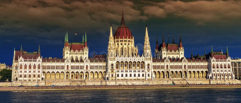 Construction hongroise du Parlement à Budapest, Hongrie photographie stock libre de droits Construction hongroise du Parlement à Budapest, Hongrie photographie stock libre de droits